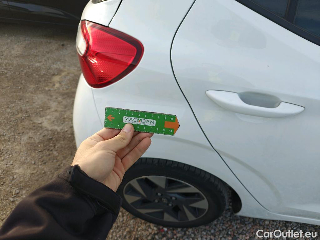  Hyundai  i10 HYUNDAI  / 2020 / 5P / berlina con portón 1.0 Klass  #17