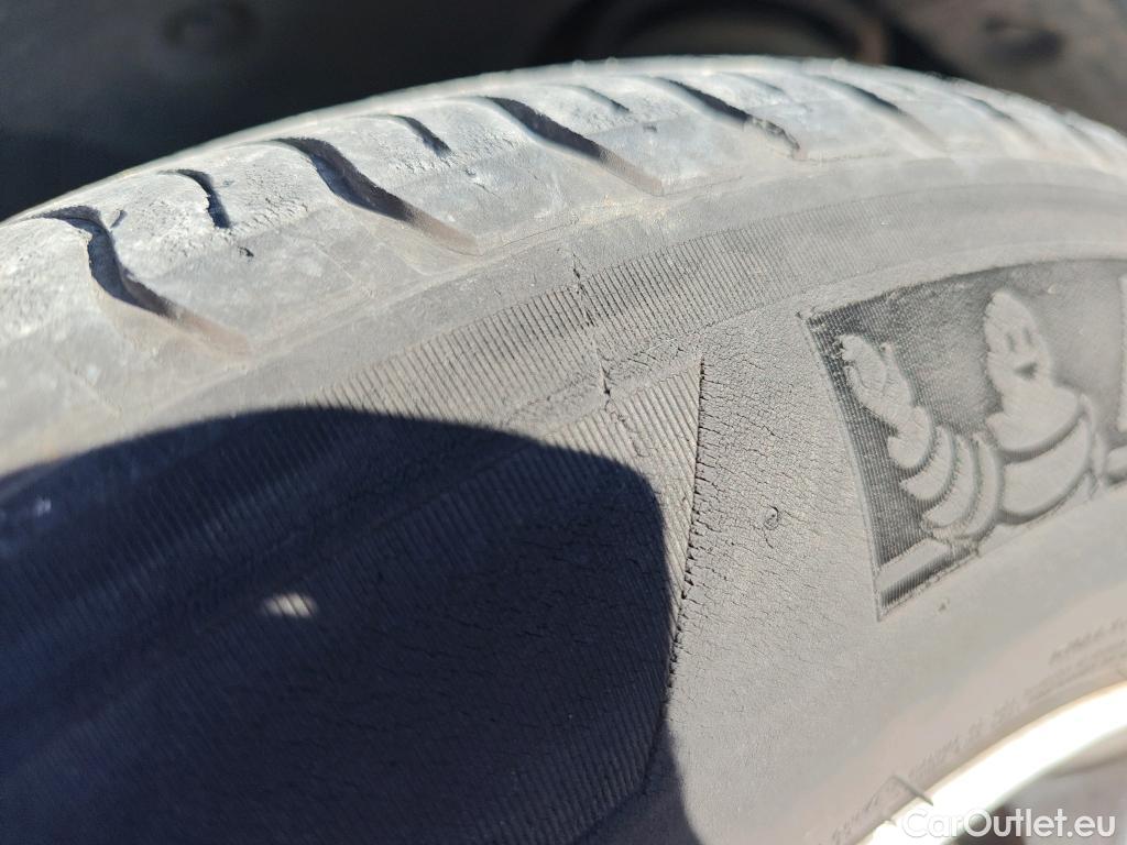  Hyundai  Santa Fe HYUNDAI  / 2018 / 5P / todoterreno 2.2 CRDi Tecno Auto 4x2 SR #4