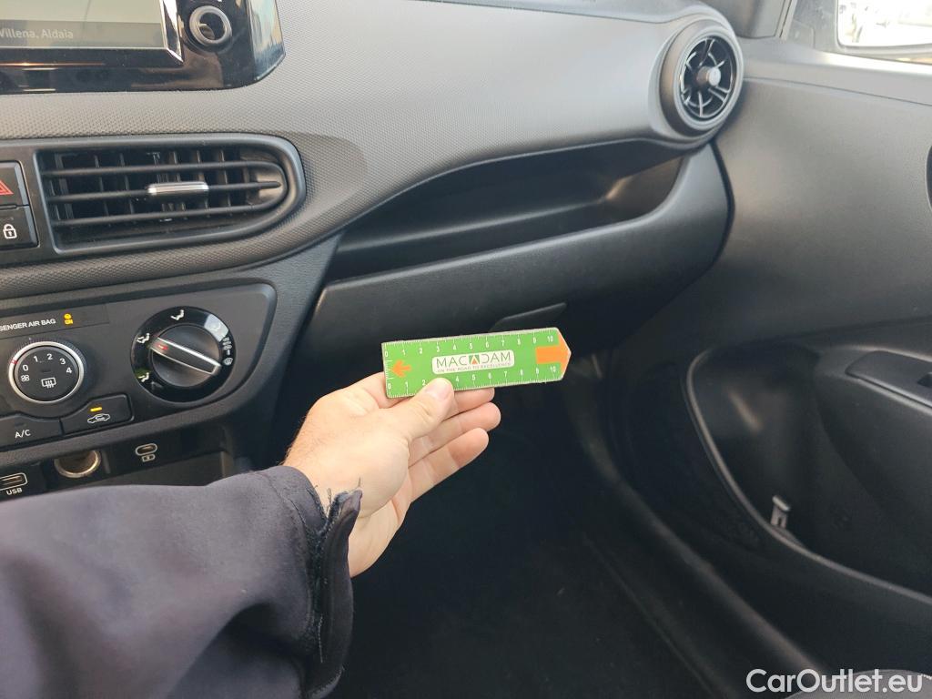  Hyundai  i10 HYUNDAI  / 2020 / 5P / berlina con portón 1.0 Klass  #19