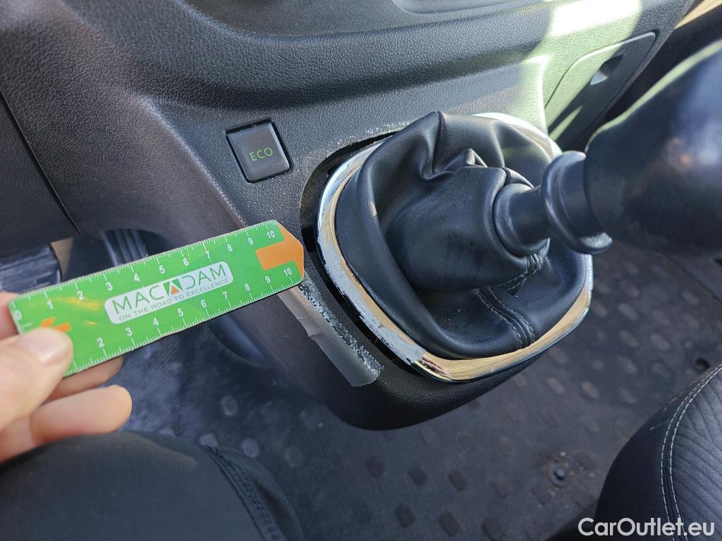  Nissan  NV300 NISSAN  / 2016 / 4P / combi Combi 9 1.6dCi 88 kW L1H1 1T LUXURY #37