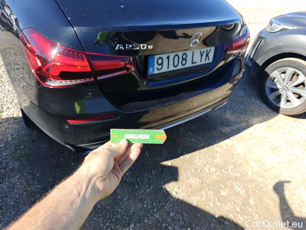 Mercedes  A-Klasse MERCEDES-BENZ Clase A / 2018 / 4P / sedán Sedán A 250 e #37