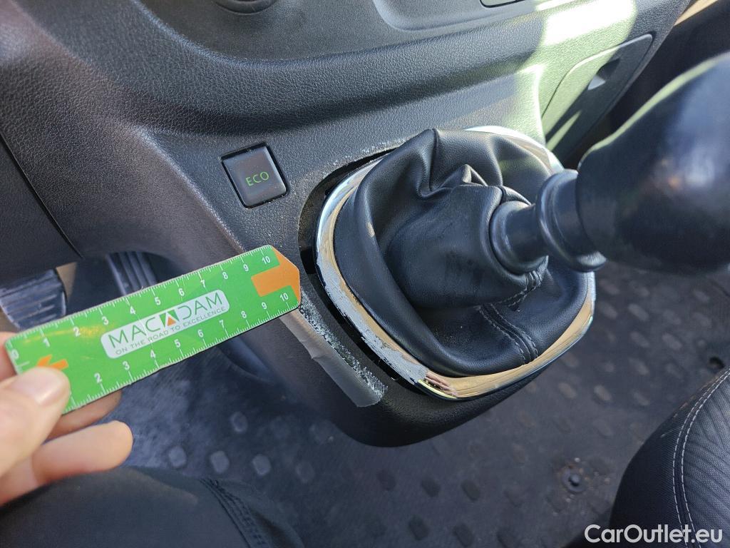  Nissan  NV300 NISSAN  / 2016 / 4P / combi Combi 9 1.6dCi 88 kW L1H1 1T LUXURY #36