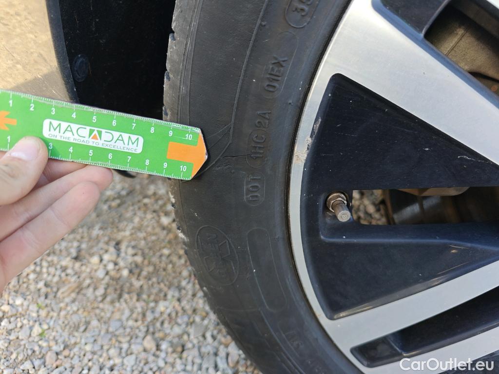 Mercedes  A-Klasse MERCEDES-BENZ Clase A / 2018 / 4P / sedán Sedán A 250 e #2