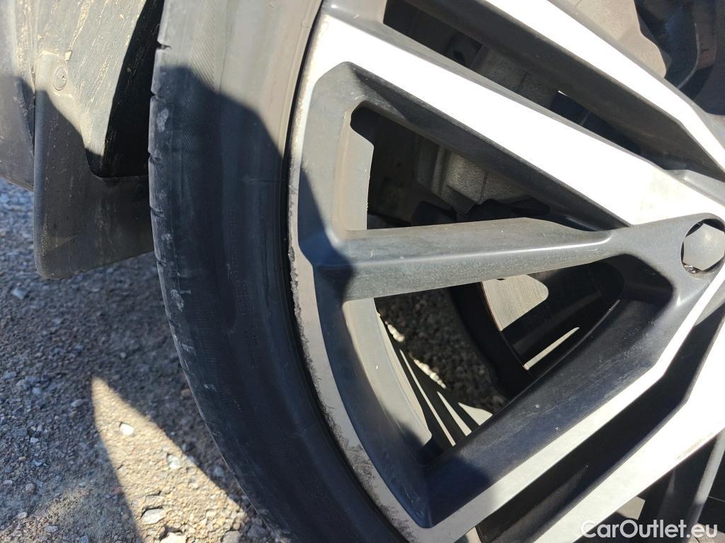  Volvo  XC60 VOLVO  / 2017 / 5P / todoterreno 2.0 T6 AWD Recharge R-Design Auto #9