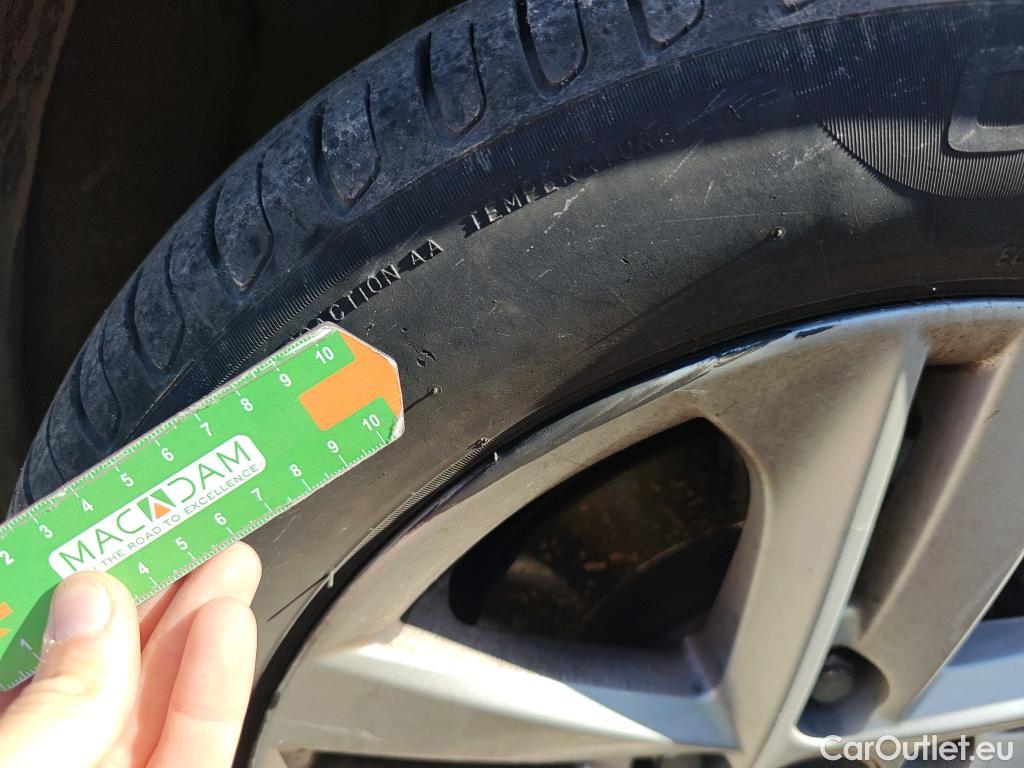 Toyota  Corolla TOYOTA  / 2019 / 5P / familiar 1.8 125H ACTIVE TECH E-CVT TOU SPORT #69