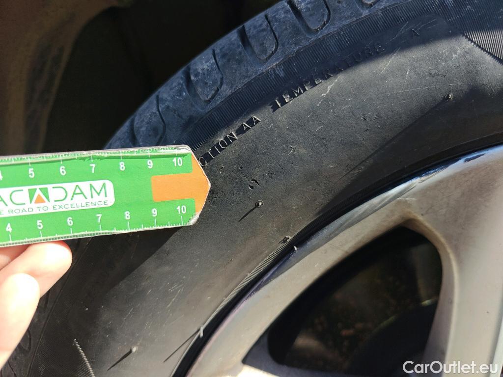 Toyota  Corolla TOYOTA  / 2019 / 5P / familiar 1.8 125H ACTIVE TECH E-CVT TOU SPORT #68