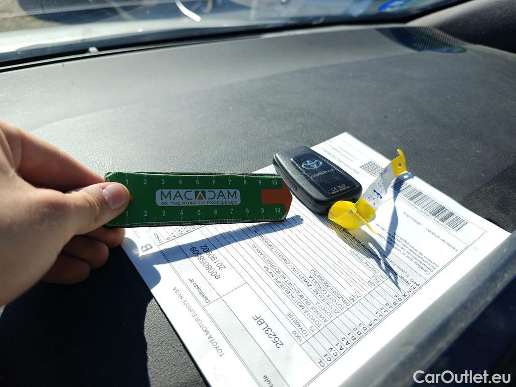 Toyota  Corolla TOYOTA  / 2019 / 5P / familiar 1.8 125H ACTIVE TECH E-CVT TOU SPORT #5