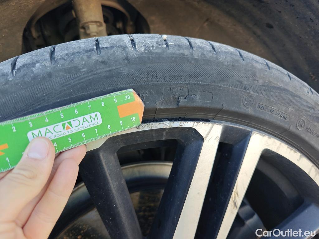  Volvo  XC60 VOLVO  / 2017 / 5P / todoterreno 2.0 T6 AWD Recharge R-Design Auto #5