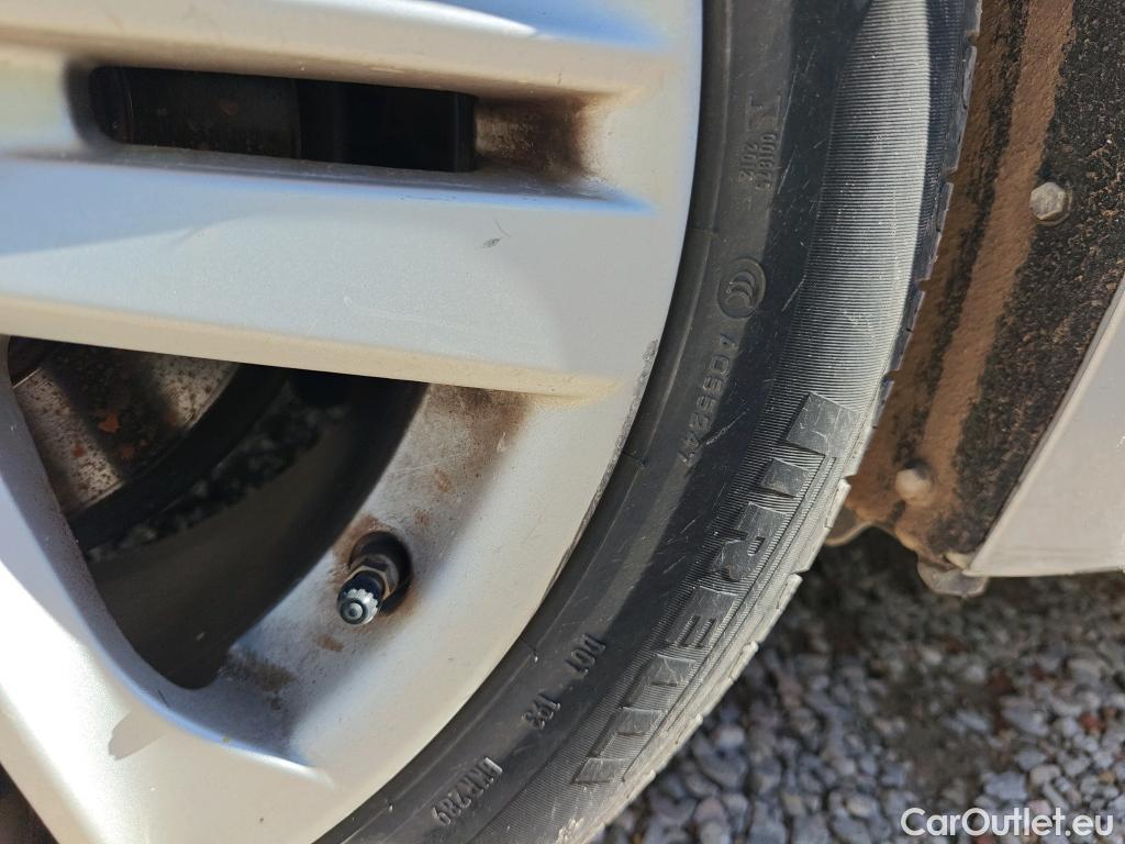 Toyota  Corolla TOYOTA  / 2019 / 5P / familiar 1.8 125H ACTIVE TECH E-CVT TOU SPORT #59