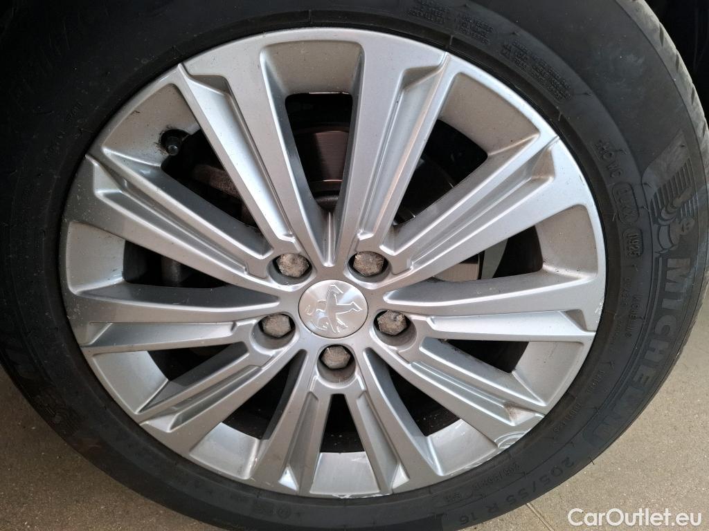  Peugeot  308  Allure Pack 1.2 PureTech 130CV BVM6 E6d #13