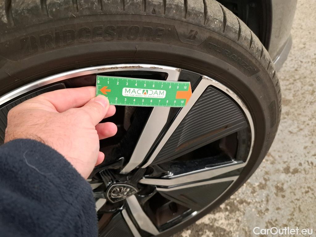 Peugeot  308 PEUGEOT  SW / 2021 / 5P / Break BlueHDi 130 EAT 8 GT #28