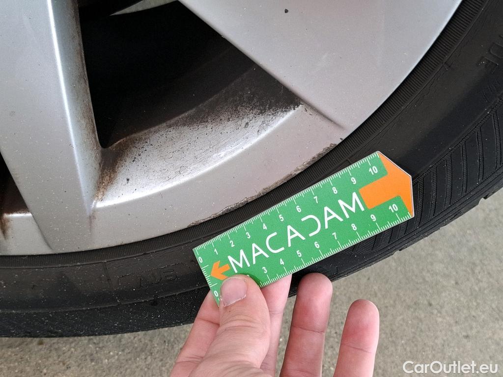  Volkswagen  Golf  VOLKSWAGEN / 2020 / 5P / Berline 2.0 TDI SCR 115 DSG7 Life Busi #17