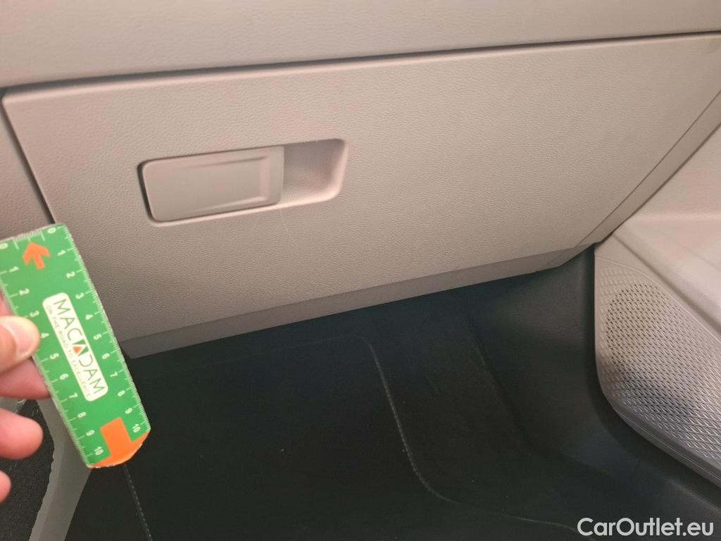  Volkswagen  Golf  VOLKSWAGEN / 2020 / 5P / Berline 2.0 TDI SCR 150 DSG7 Life Busi 1st #24