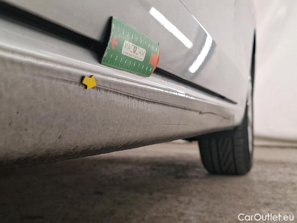  Volkswagen  Golf  VOLKSWAGEN / 2020 / 5P / Berline 2.0 TDI SCR 150 DSG7 Life Busi 1st #5