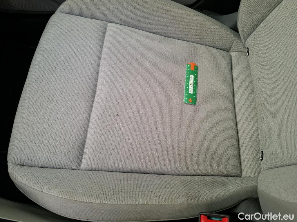  Volkswagen  Golf  VOLKSWAGEN / 2020 / 5P / Berline 2.0 TDI SCR 150 DSG7 Life Busi 1st #30