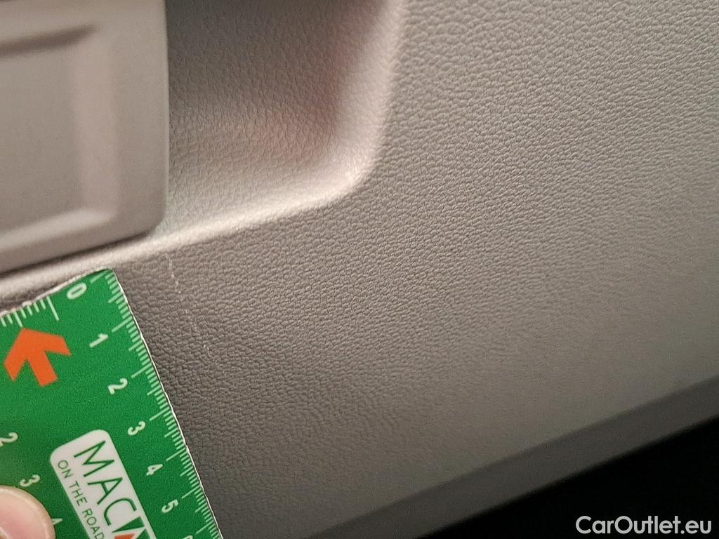  Volkswagen  Golf  VOLKSWAGEN / 2020 / 5P / Berline 2.0 TDI SCR 150 DSG7 Life Busi 1st #25