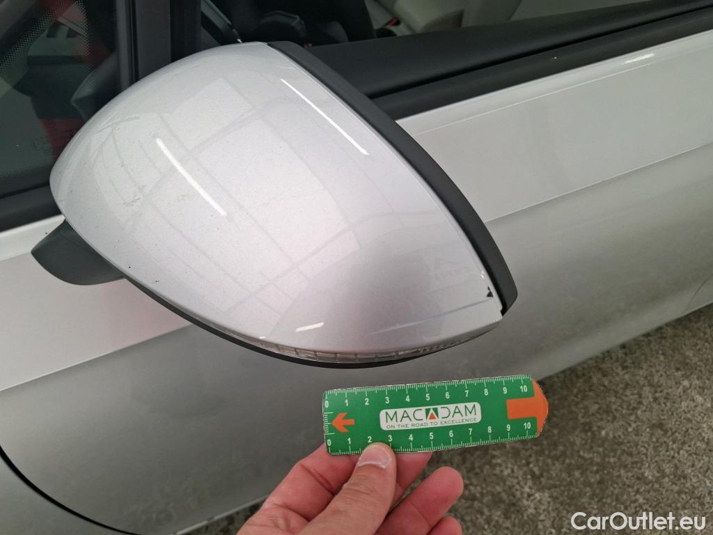  Volkswagen  Golf  VOLKSWAGEN / 2020 / 5P / Berline 2.0 TDI SCR 150 DSG7 Life Busi 1st #28