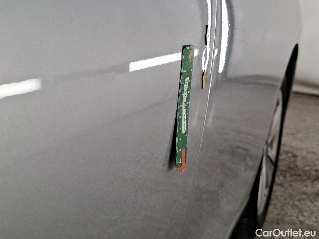  Volkswagen  Golf  VOLKSWAGEN / 2020 / 5P / Berline 2.0 TDI SCR 150 DSG7 Life Busi 1st #27