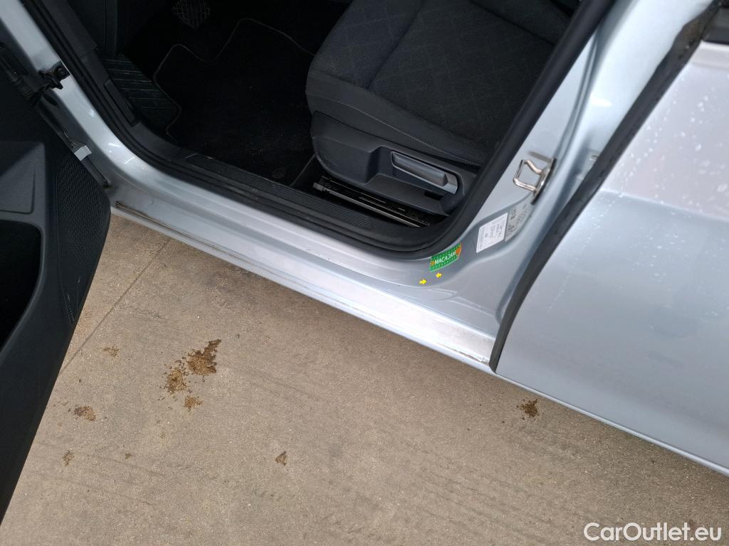  Volkswagen  Golf  VOLKSWAGEN / 2020 / 5P / Berline 2.0 TDI SCR 115 DSG7 Life Busi #23