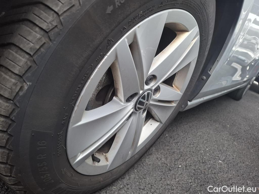  Volkswagen  Golf  VOLKSWAGEN / 2020 / 5P / Berline 2.0 TDI SCR 150 DSG7 Life Busi 1st #19