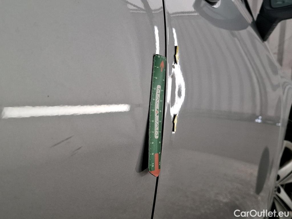  Volkswagen  Golf  VOLKSWAGEN / 2020 / 5P / Berline 2.0 TDI SCR 150 DSG7 Life Busi 1st #7