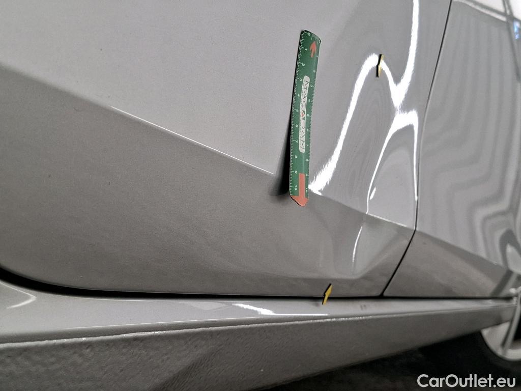  Volkswagen  Golf  VOLKSWAGEN / 2020 / 5P / Berline 2.0 TDI SCR 150 DSG7 Life Busi 1st #2