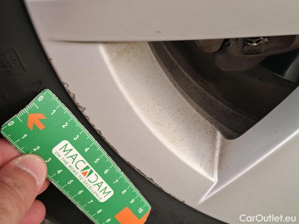  Volkswagen  Golf  VOLKSWAGEN / 2020 / 5P / Berline 2.0 TDI SCR 150 DSG7 Life Busi 1st #17