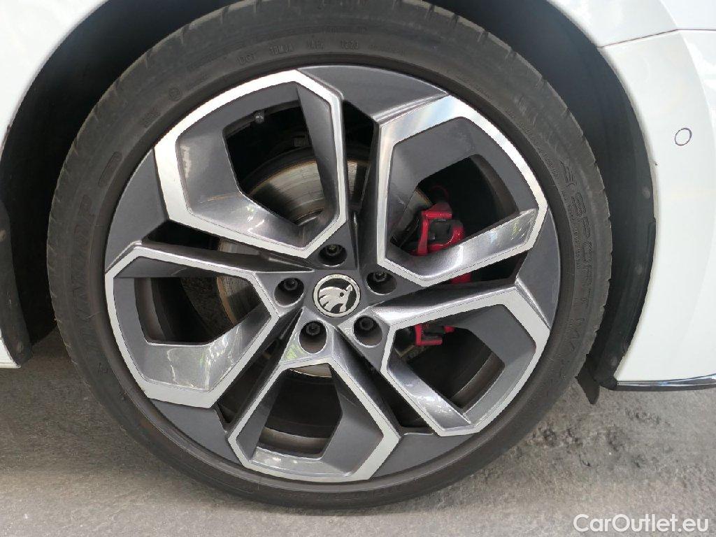 Skoda  Octavia  Combi RS 2.0 TDI 147KW AT7 E6d #52