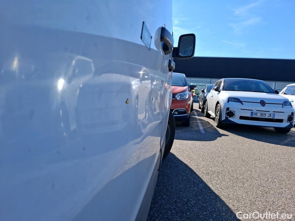 Renault  Trafic RENAULT  / 2014 / 4P / Fourgon tôlé &FG GCF L1H1 1200 dCi 95 E6 #29