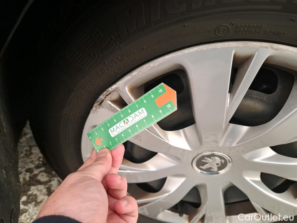  Peugeot  208  Affaire Premium Pack 1.5 HDi 100CV BVM6 E6dT #24