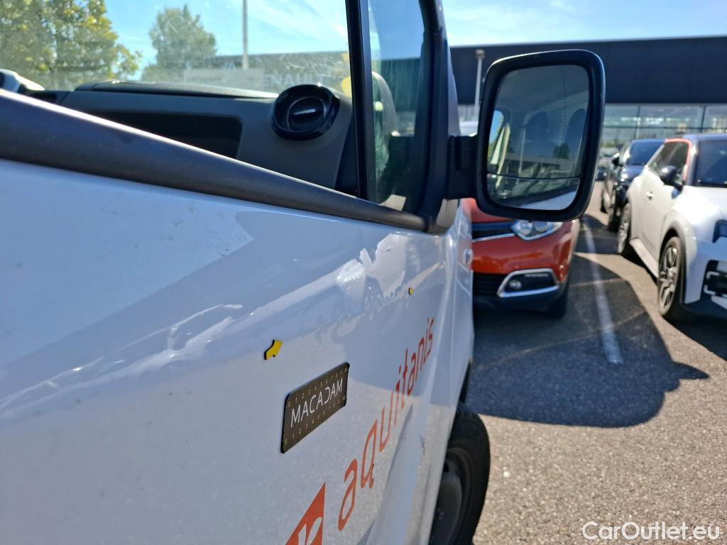 Renault  Trafic RENAULT  / 2014 / 4P / Fourgon tôlé &FG GCF L1H1 1200 dCi 95 E6 #43