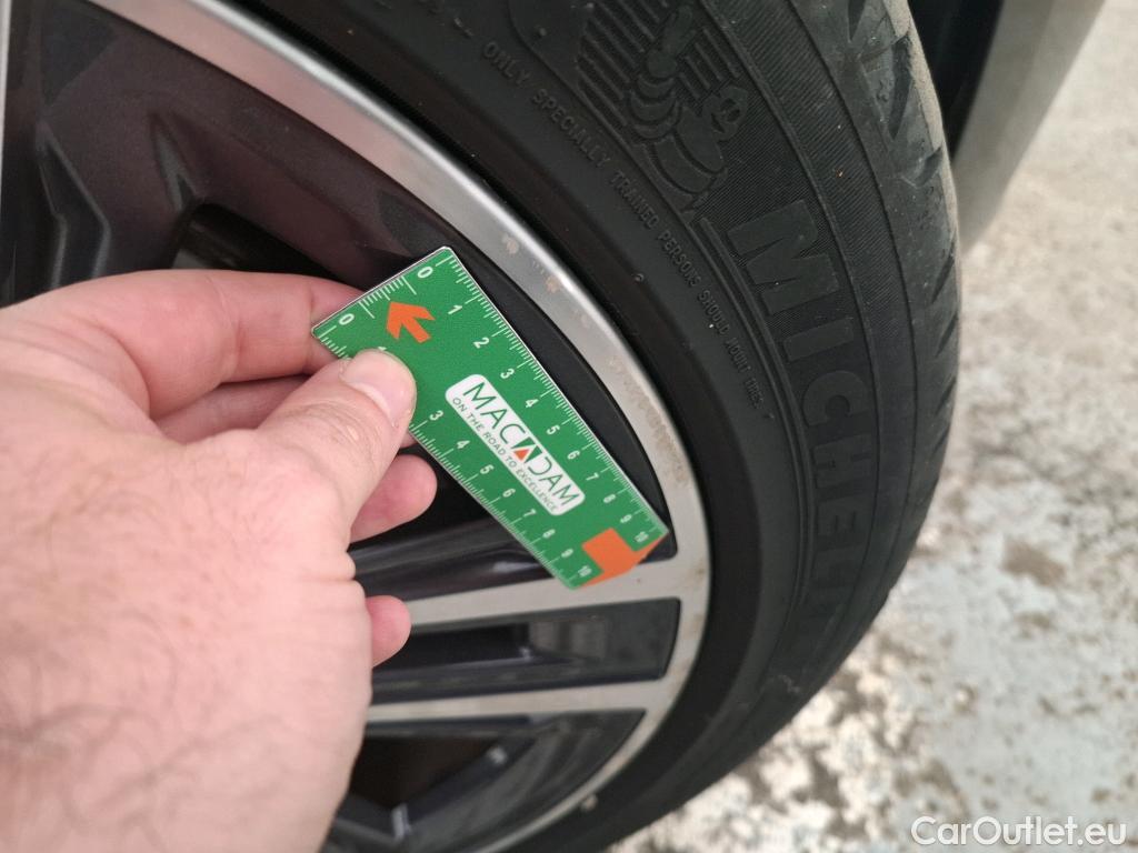  Bmw  Serie 1 BMW Série 1 / 2019 / 5P / Berline 116i Business Design #9