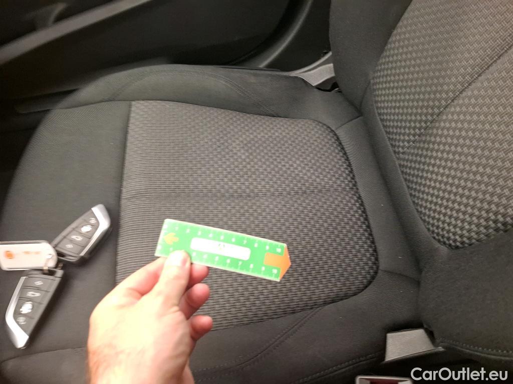  Bmw  Serie 1 BMW Série 1 / 2019 / 5P / Berline 116i Business Design #17