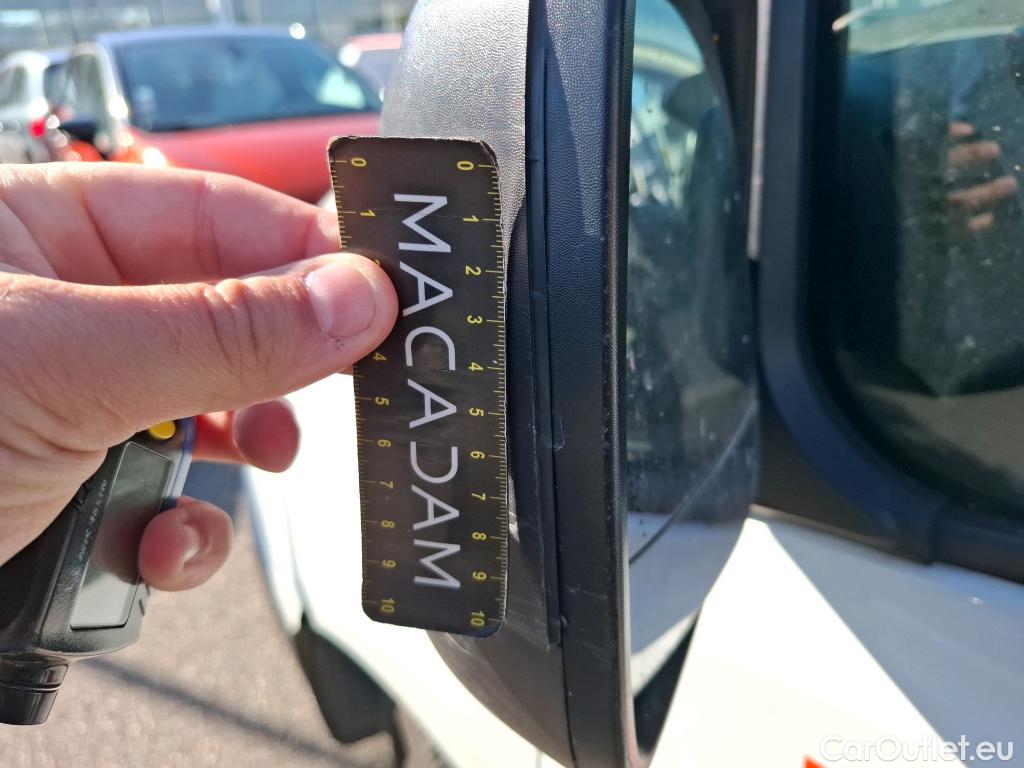 Renault  Trafic RENAULT  / 2014 / 4P / Fourgon tôlé &FG GCF L1H1 1200 dCi 95 E6 #84