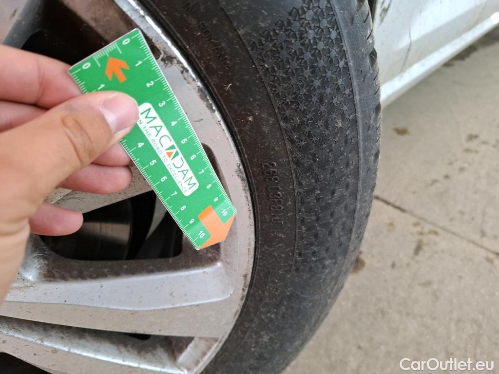  Volkswagen  Golf  VII Break Confortline Business BMT 1.6 TDI 115CV BVA7 E6dT #9