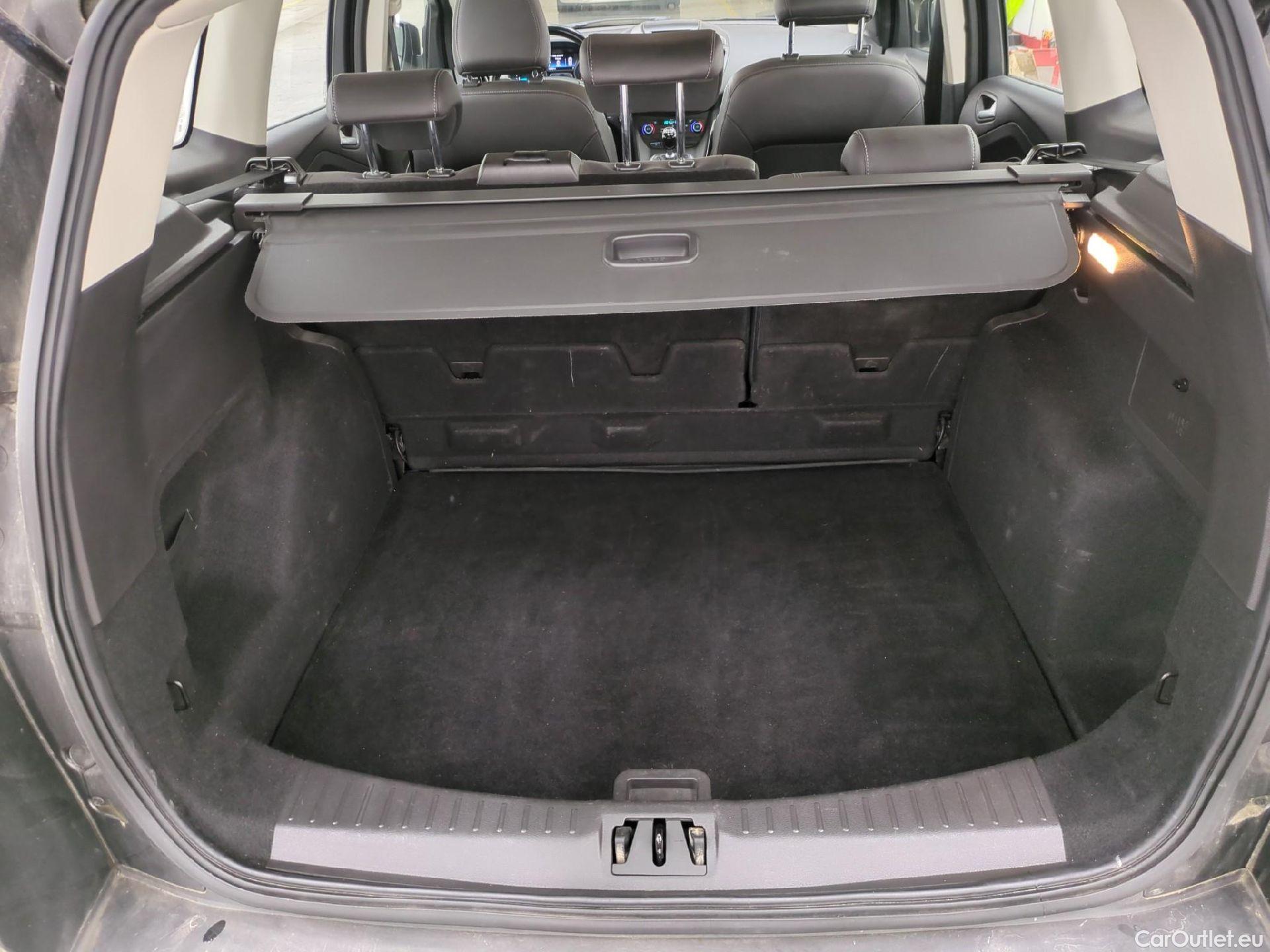 Ford  Kuga  Titanium 1.5 TDCi 120CV BVM6 E6 #9