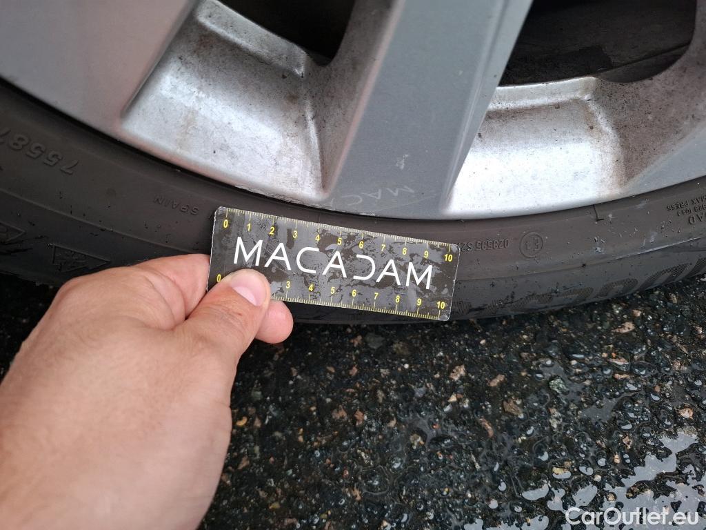  Hyundai  Tucson HYUNDAI  / 2018 / 5P / SUV 1.6 CRDI 136 HYBRID 48V DCT-7 BUSINESS #33