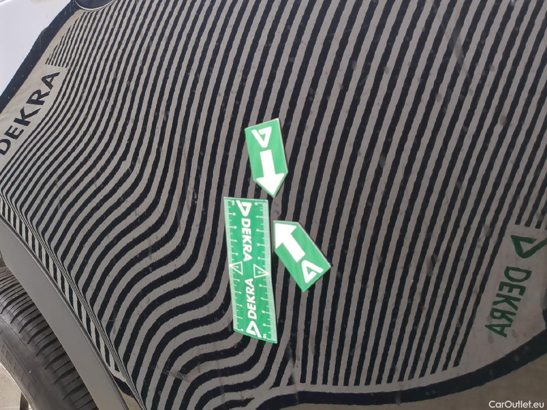  Land Rover  Discovery LAND ROVER  Sport / 2019 / 5P / SUV 1.5 P300e PHEV AUTO 4WD HSE #21