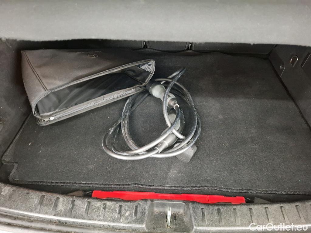  Mercedes  GLA MERCEDES-BENZ  / 2020 / 5P / SUV 1.3  250 e AMG LINE DCT #1