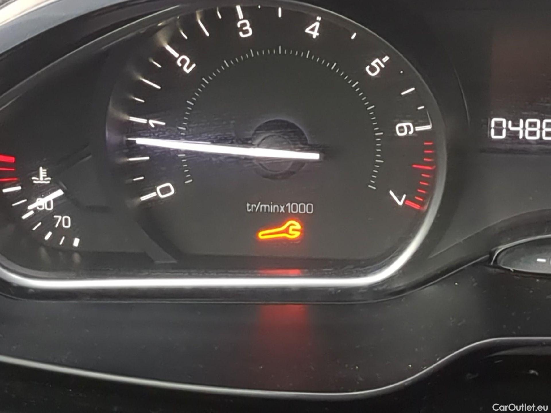  Peugeot  208 PEUGEOT  5p Berline Puretech 82 Signature #1