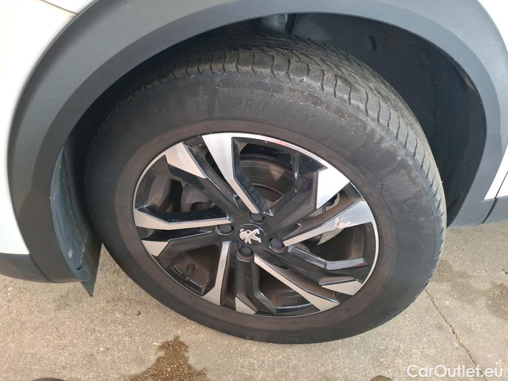Peugeot  2008  Allure Business 1.2 PureTech 130CV BVM6 E6d #21