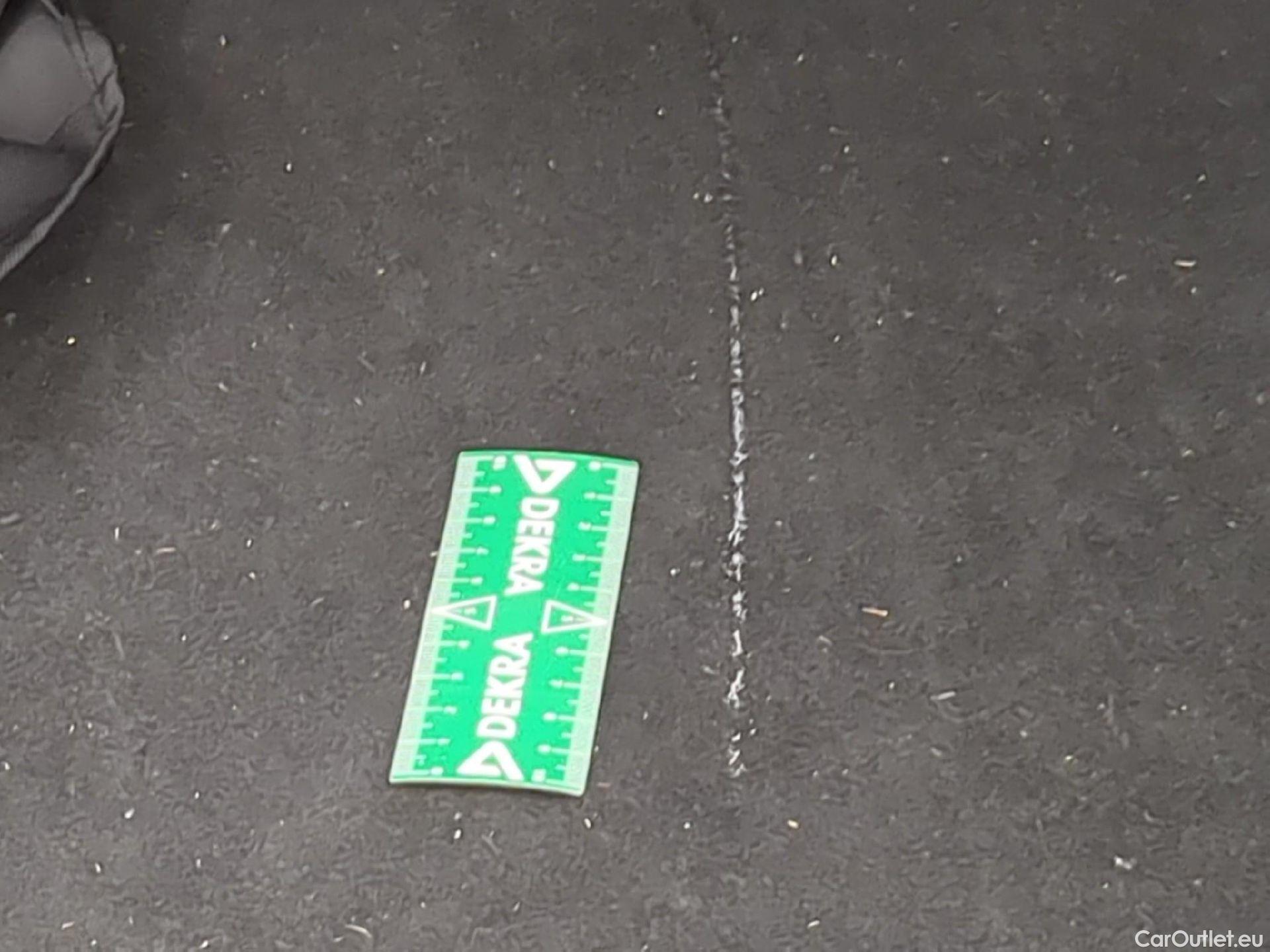  Land Rover  Discovery LAND ROVER  Sport / 2019 / 5P / SUV 1.5 P300e PHEV AUTO 4WD HSE #4