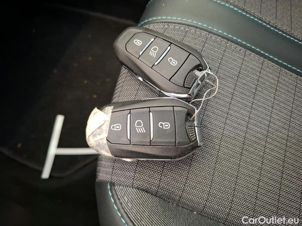 Peugeot  2008  Allure Business 1.2 PureTech 130CV BVM6 E6d #12