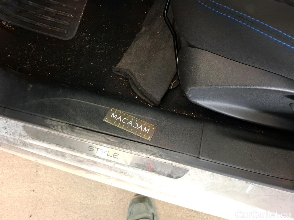  Peugeot  208  Style 1.2 PureTech 80CV BVM5 E6 #8