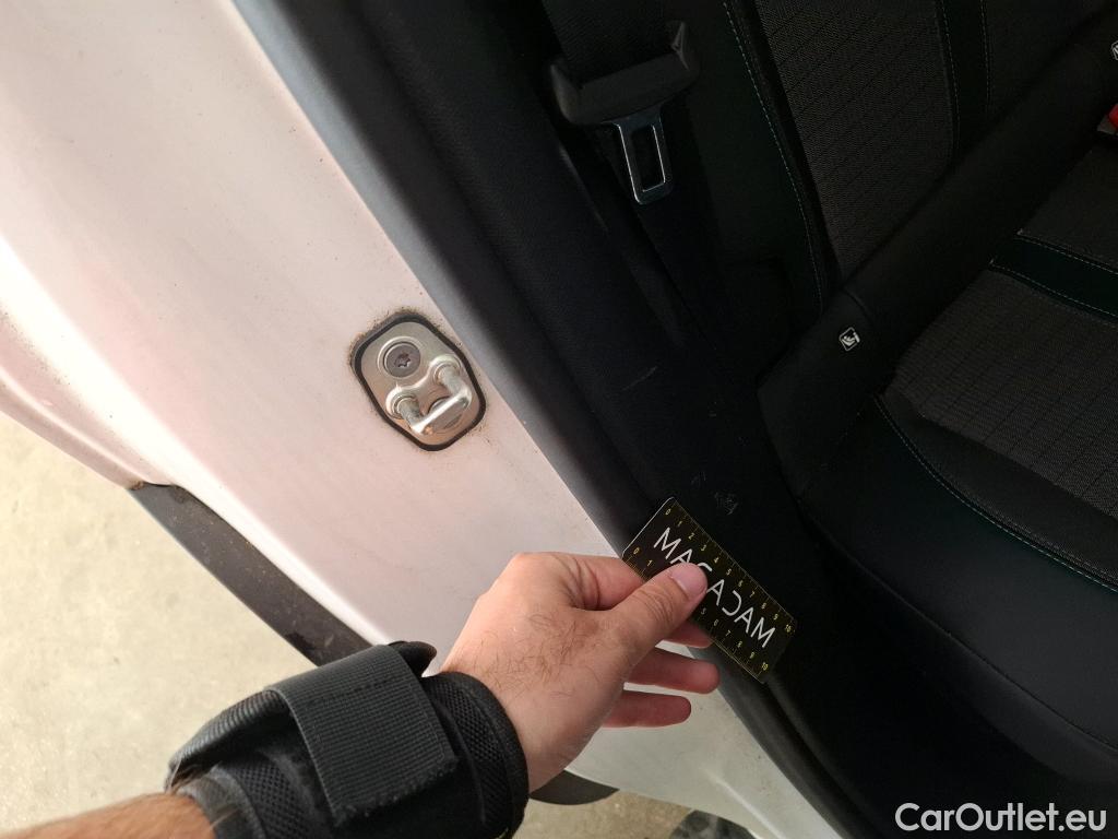 Peugeot  2008  Allure Business 1.2 PureTech 130CV BVM6 E6d #10