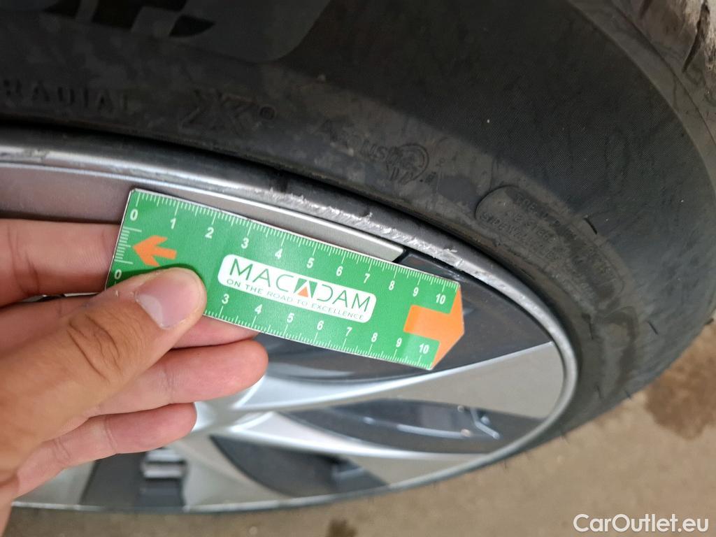 Tesla  Model Y TESLA  / 2020 / 5P / SUV Grand Autonomie Dual Motor AWD #23