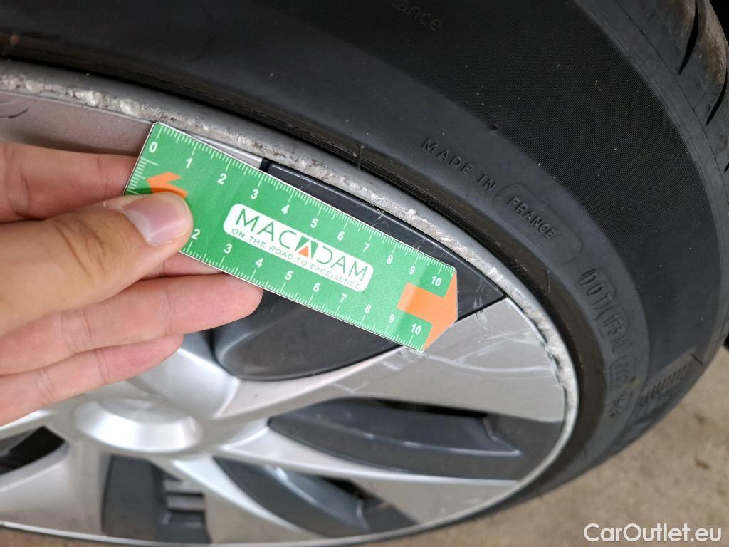 Tesla  Model Y TESLA  / 2020 / 5P / SUV Grand Autonomie Dual Motor AWD #4