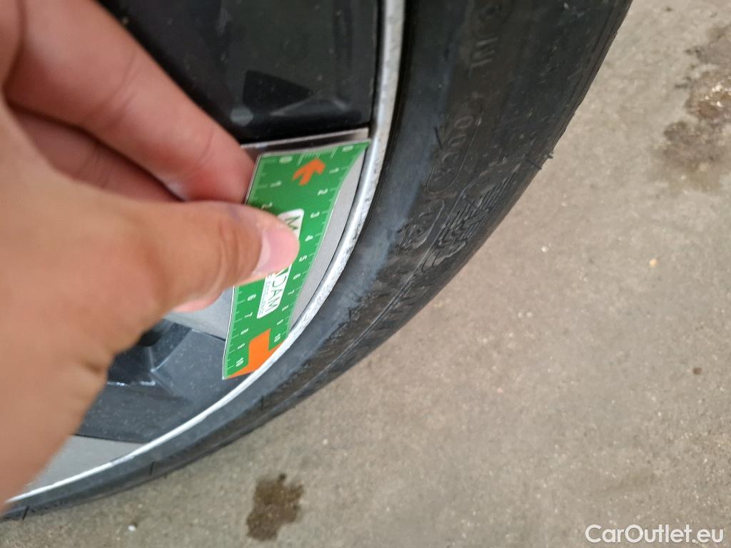 Tesla  Model Y TESLA  / 2020 / 5P / SUV Grand Autonomie Dual Motor AWD #25