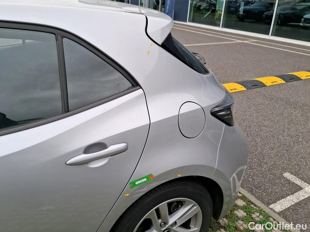 Toyota  Corolla TOYOTA  / 2018 / 5P / Berline Hybride 122h Dynamic Business Supp Lomb #6