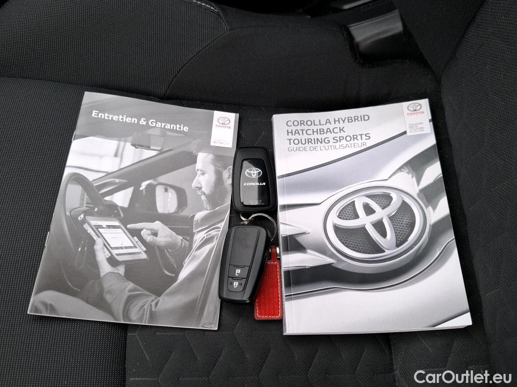 Toyota  Corolla TOYOTA  / 2018 / 5P / Berline Hybride 122h Dynamic Business Supp Lomb #12